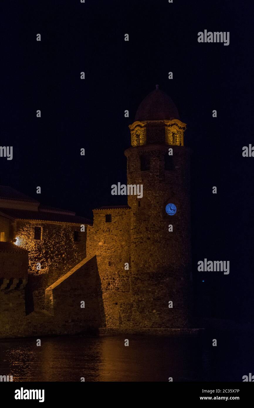 Entdeckung von Collioure an einem Sommerabend. Pyrenes, Frankreich Stockfoto