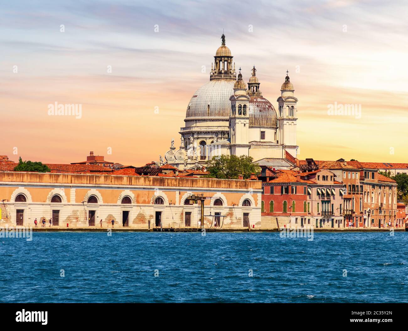 Santa Maria della Salute, Blick vom Kanal von Venedig, Italien. Stockfoto