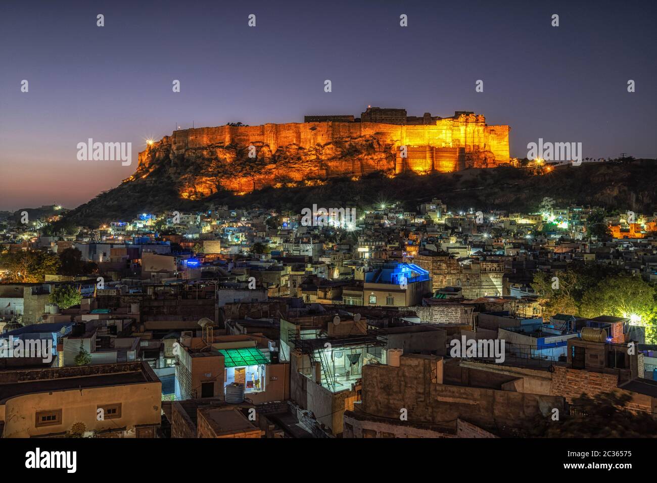 mehrangarh Fort in der Nacht Stockfoto
