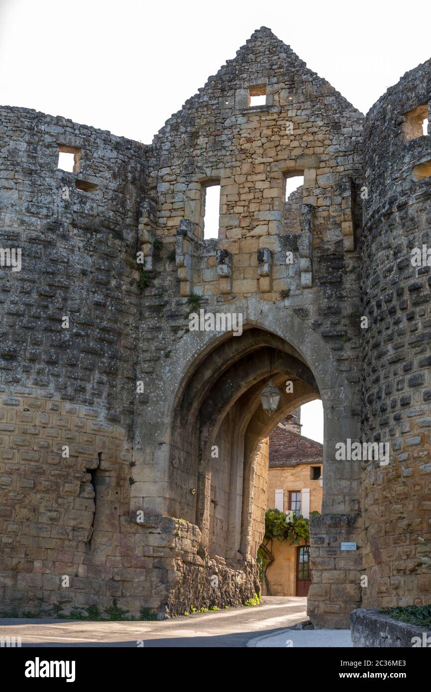 Porte des Tours, dem mittelalterlichen Stadttor, Domme, Dordogne, Aquitaine, Frankreich Stockfoto
