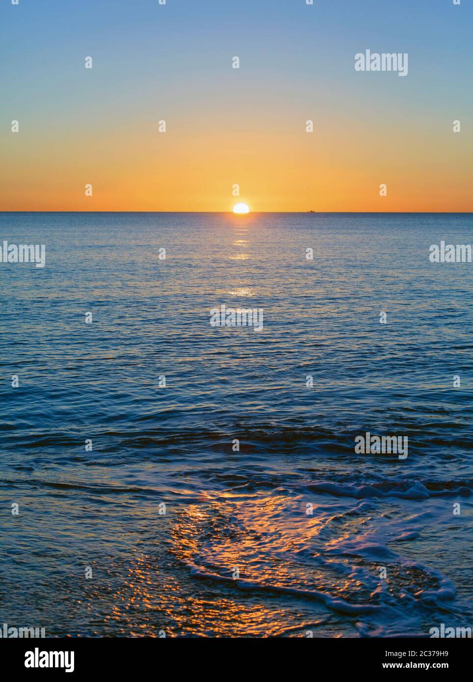 Sonnenaufgang über dem Meer. Stockfoto
