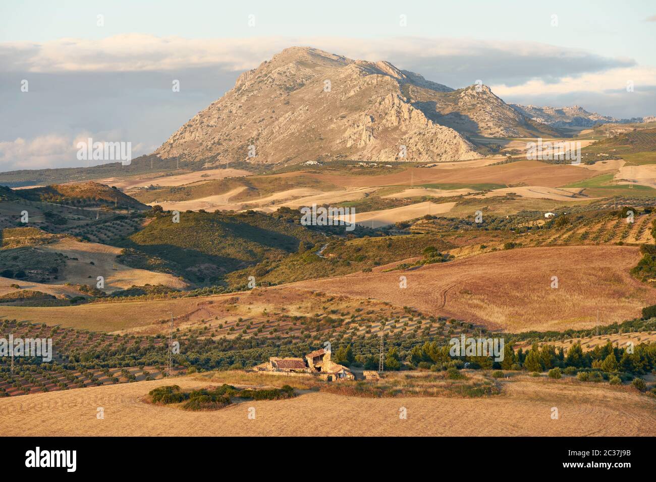 Westwand des Torcal de Antequera und Abdalajis Tal in Malaga. Spanien Stockfoto