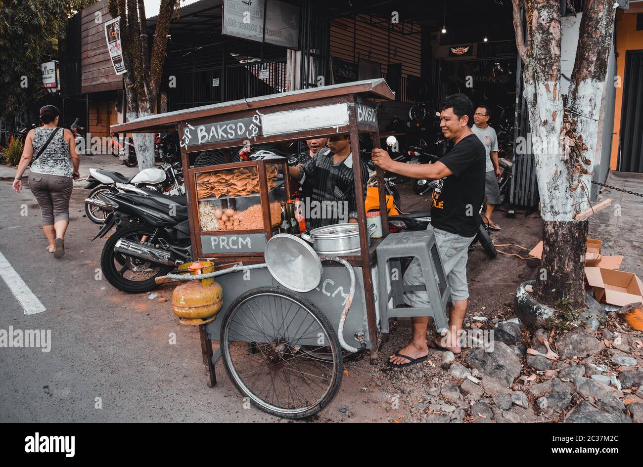 Street Food Verkäufer in Manado, Nord Sulawesi, Indonesien Stockfoto