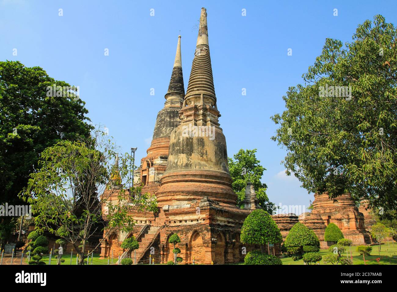 Alte Pagode in Wat Yai Chaimongkol in Ayutthaya, Thailand. Stockfoto