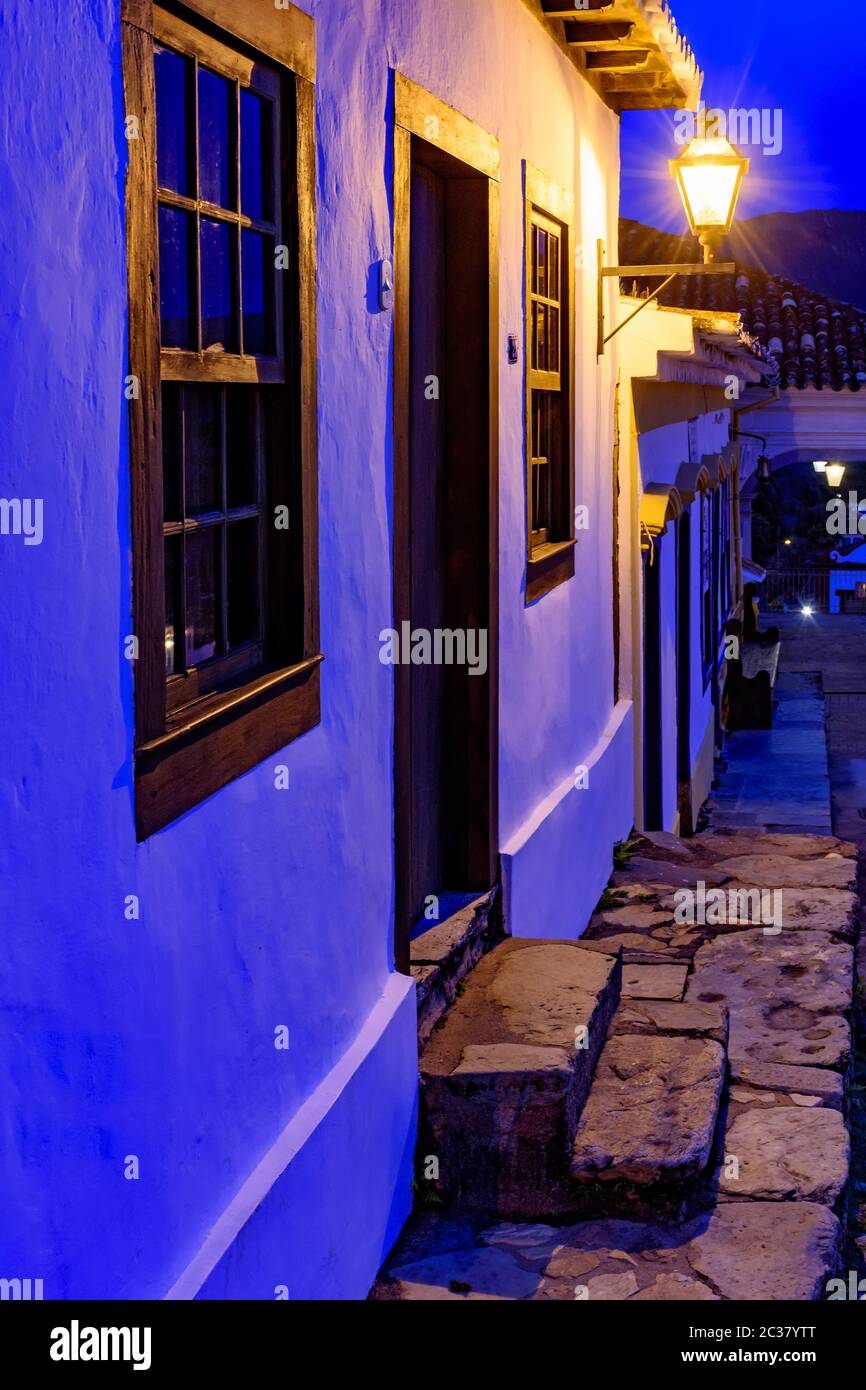 Nachtansicht der historischen Stadt Tiradentes in Minas Gerais Stockfoto