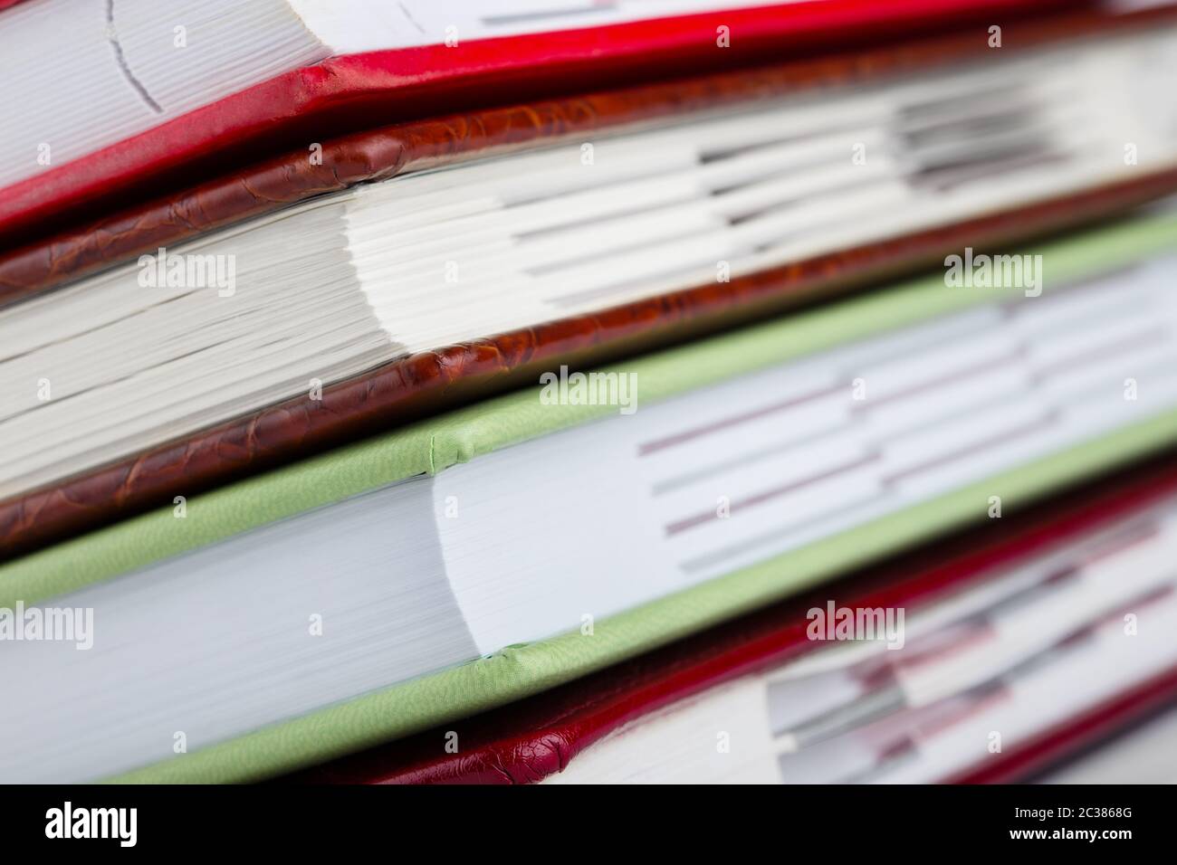 Detail aus einem Stapel von Tagebücher mit selektiven Fokus erschossen Stockfoto