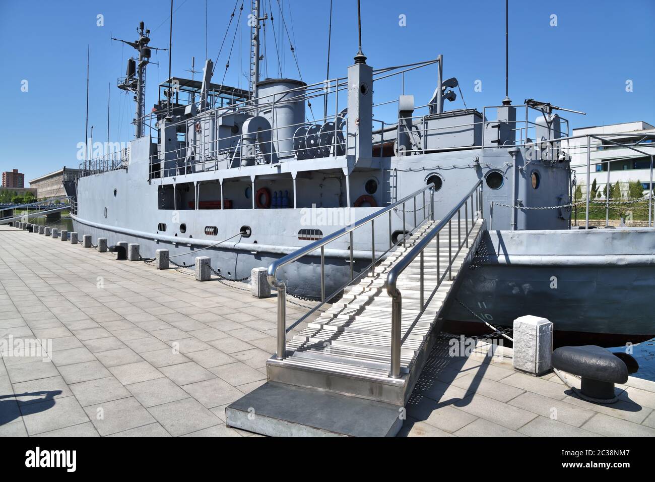 Pjöngjang, Nordkorea - 2. Mai 2019: Das amerikanische Kriegsschiff Pueblo wurde 1968 von der nordkoreanischen Armee erobert. Alte amerikanische Marine Schiff, dass jetzt in Sieg mu Stockfoto