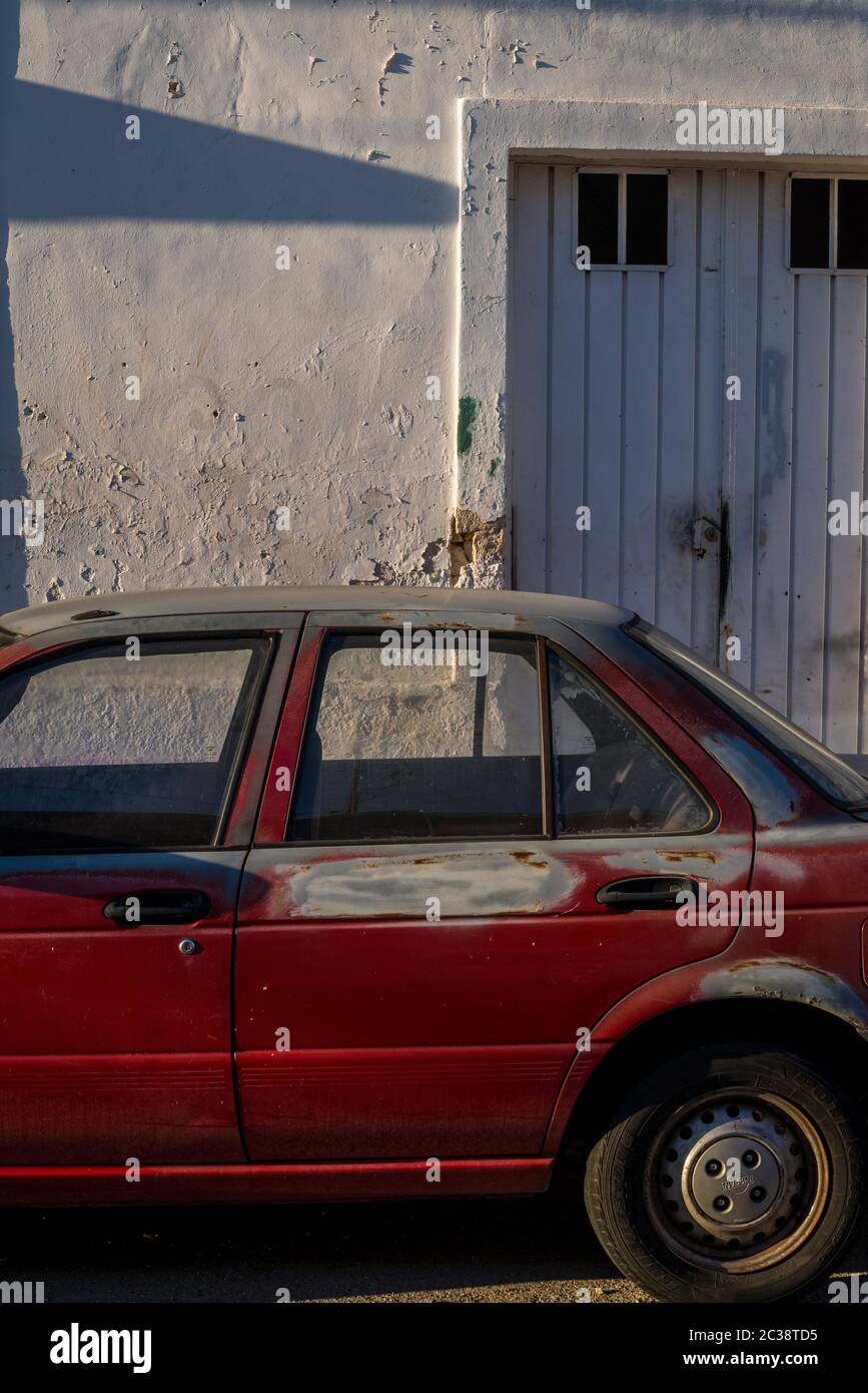 Altes Auto mit Lackschäden, Merida, Mexiko Stockfoto