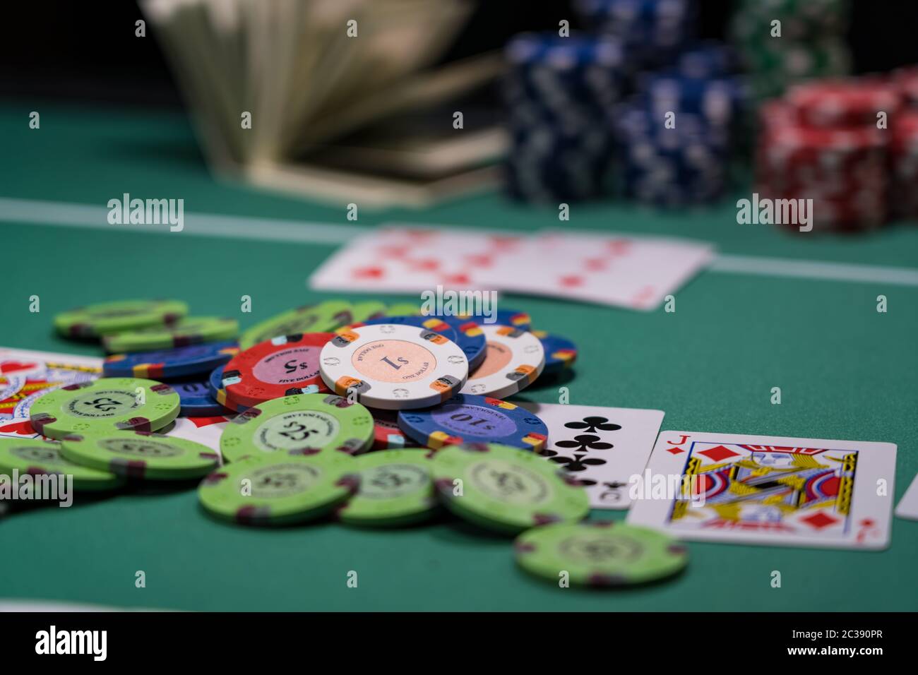 high-stakes-poker-spiel-im-casino-2c390pr.jpg