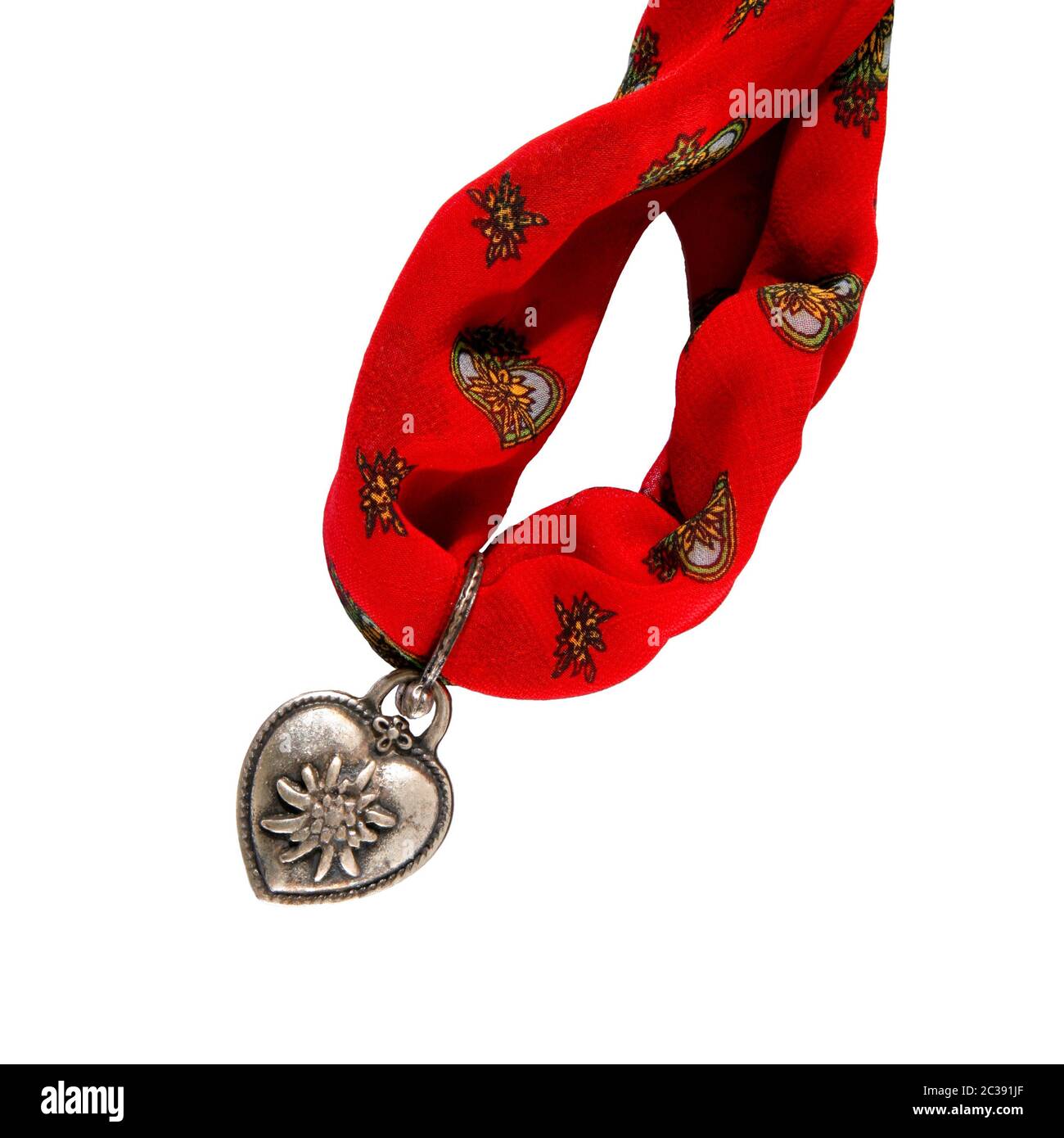 Traditionelle silberne Halskette edelweiss Blume roten Kragen isoliert auf weißem Hintergrund Stockfoto