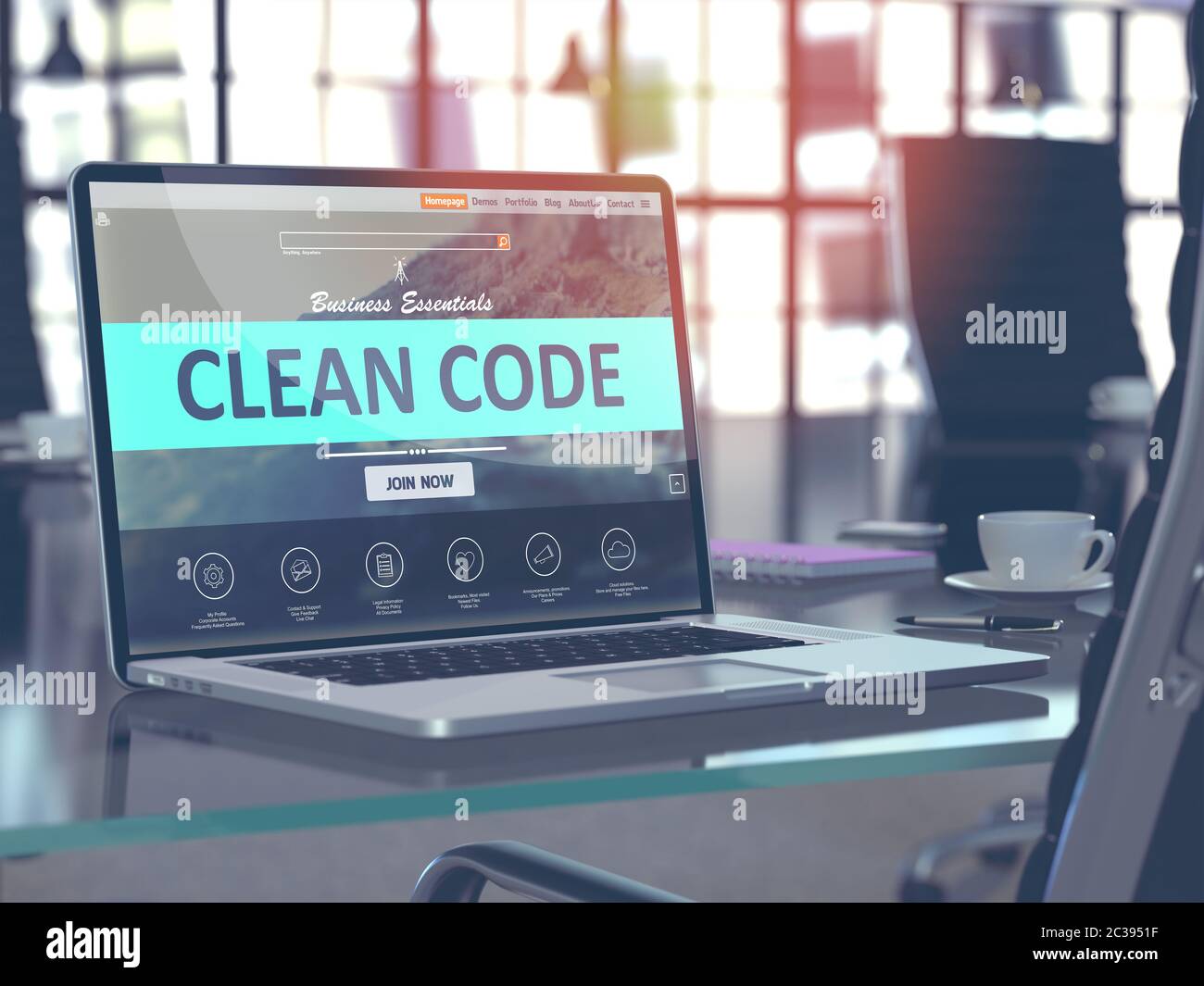 Clean Code Concept - Nahaufnahme auf Laptop-Bildschirm in modernen Office Workplace. Tonbild mit selektivem Fokus. 3D-Rendern. Stockfoto