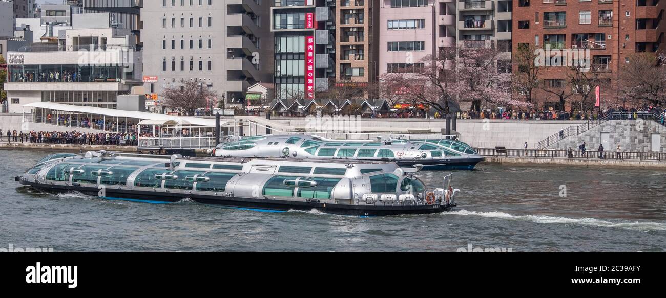 Futuristisch anmutender Wasserbus bei Sumida Rover, Tokio, Japan. Stockfoto