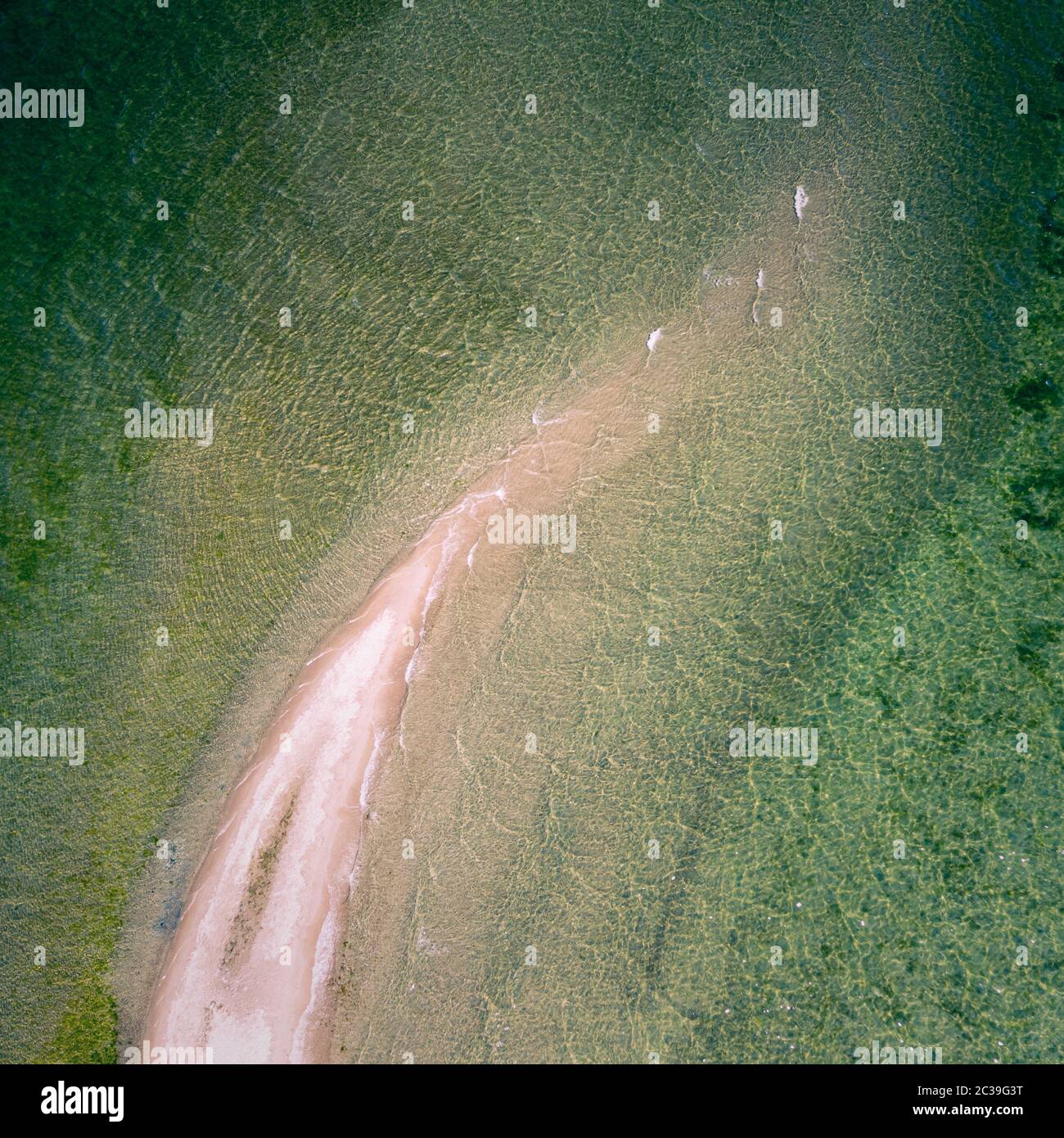 Rewa, Polen. Luftaufnahme des Isthmus Rewski im Sommer an der Ostsee in Rewa, pommersche Woiwodschaft, Polen. Stockfoto