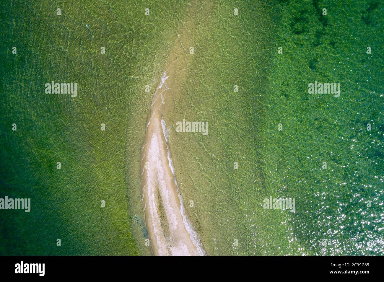 Rewa, Polen. Luftaufnahme des Isthmus Rewski im Sommer an der Ostsee in Rewa, pommersche Woiwodschaft, Polen. Stockfoto