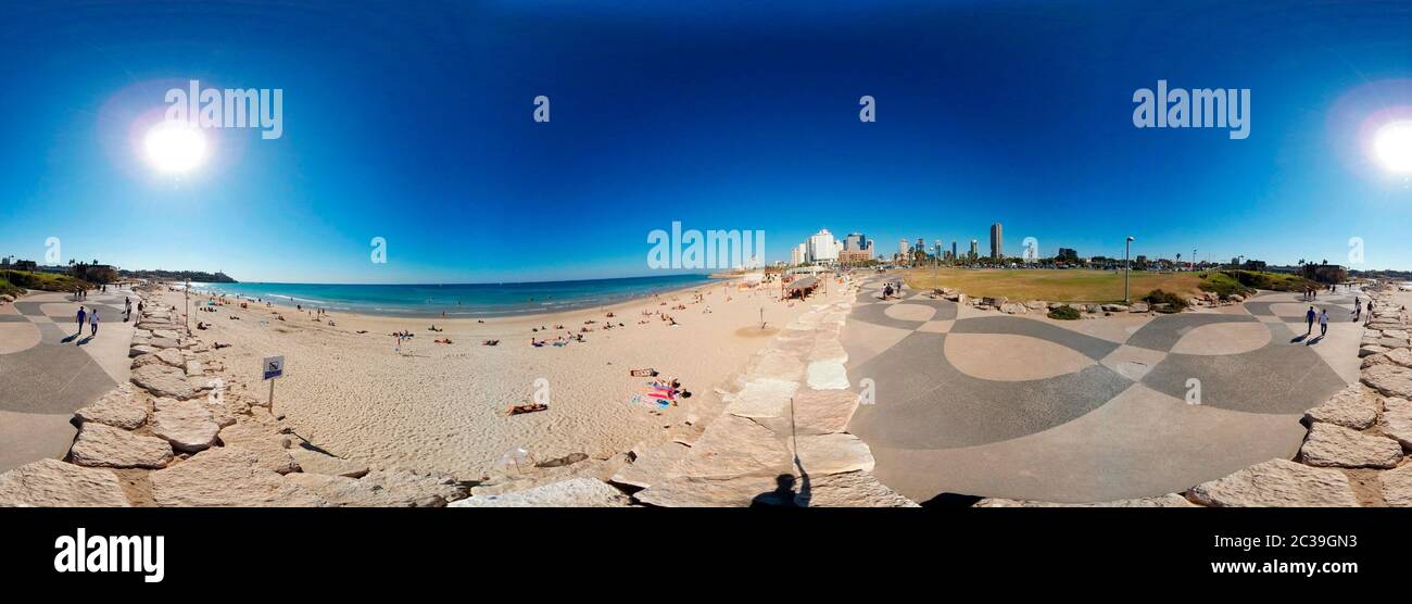 420 x 180 Grad-Panorama: Skyline von Tel Aviv von Jaffa aus gesehen, Mittelmeer, Israel/ Skyline von Tel Aviv mit dem Mittelmeer von Jaff aus gesehen Stockfoto