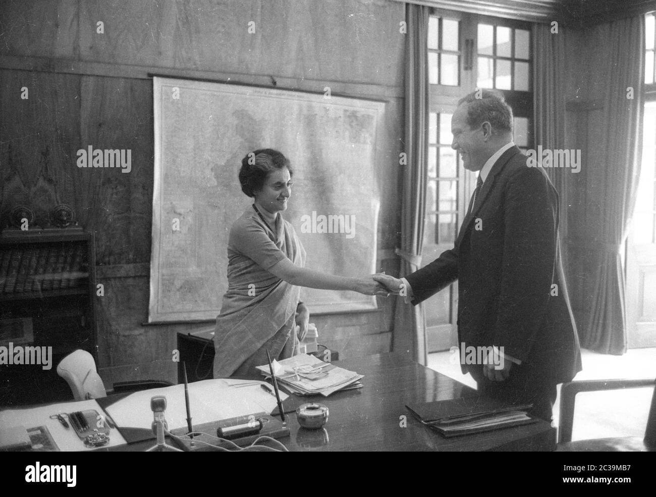 Prinz Konstantin von Bayern besucht Indira Gandhi 1966. Stockfoto