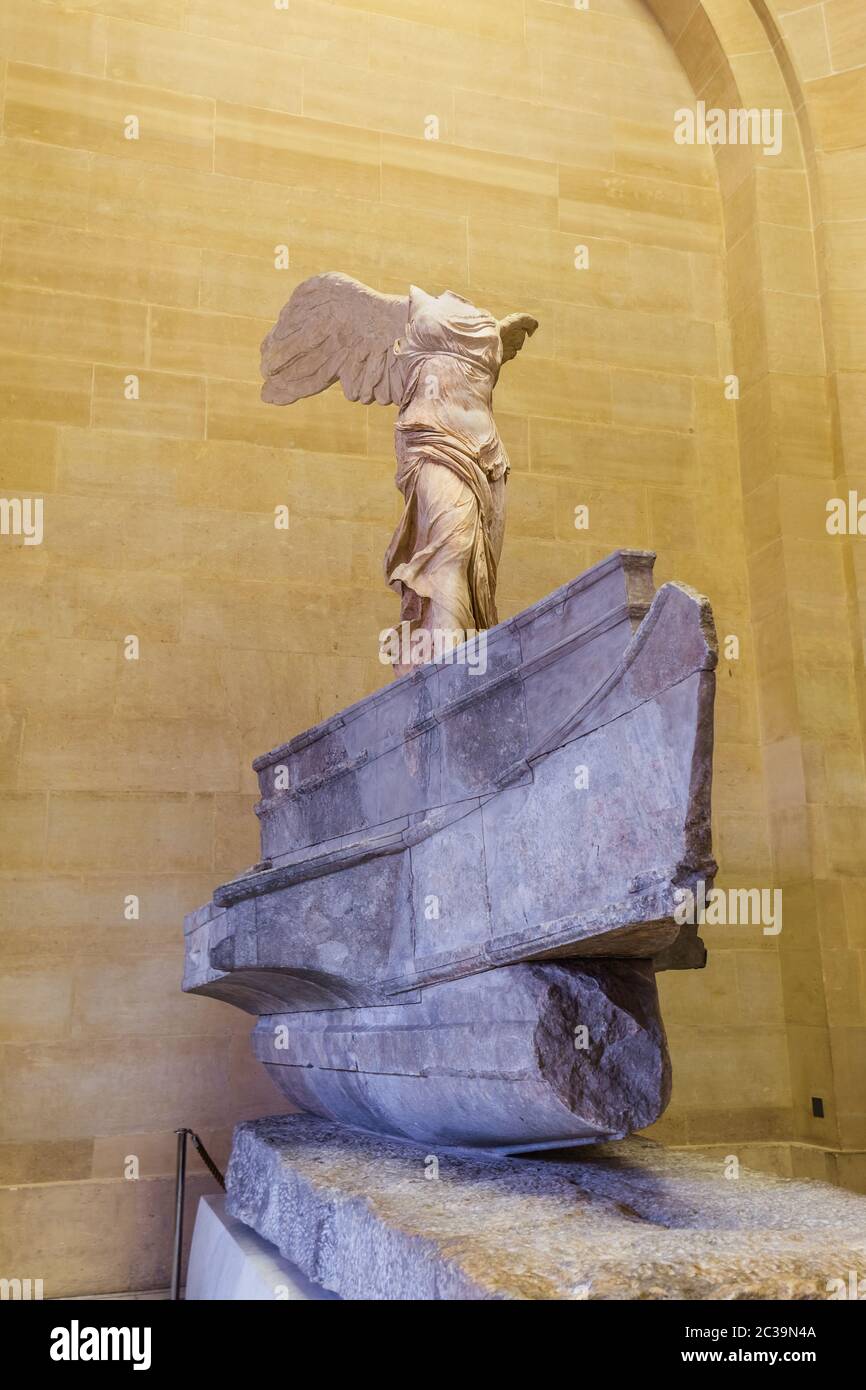 Die geflügelte Sieg von Samothrace (Nike von Samothrace) Statue im Louvre Museum - Paris Frankreich Stockfoto