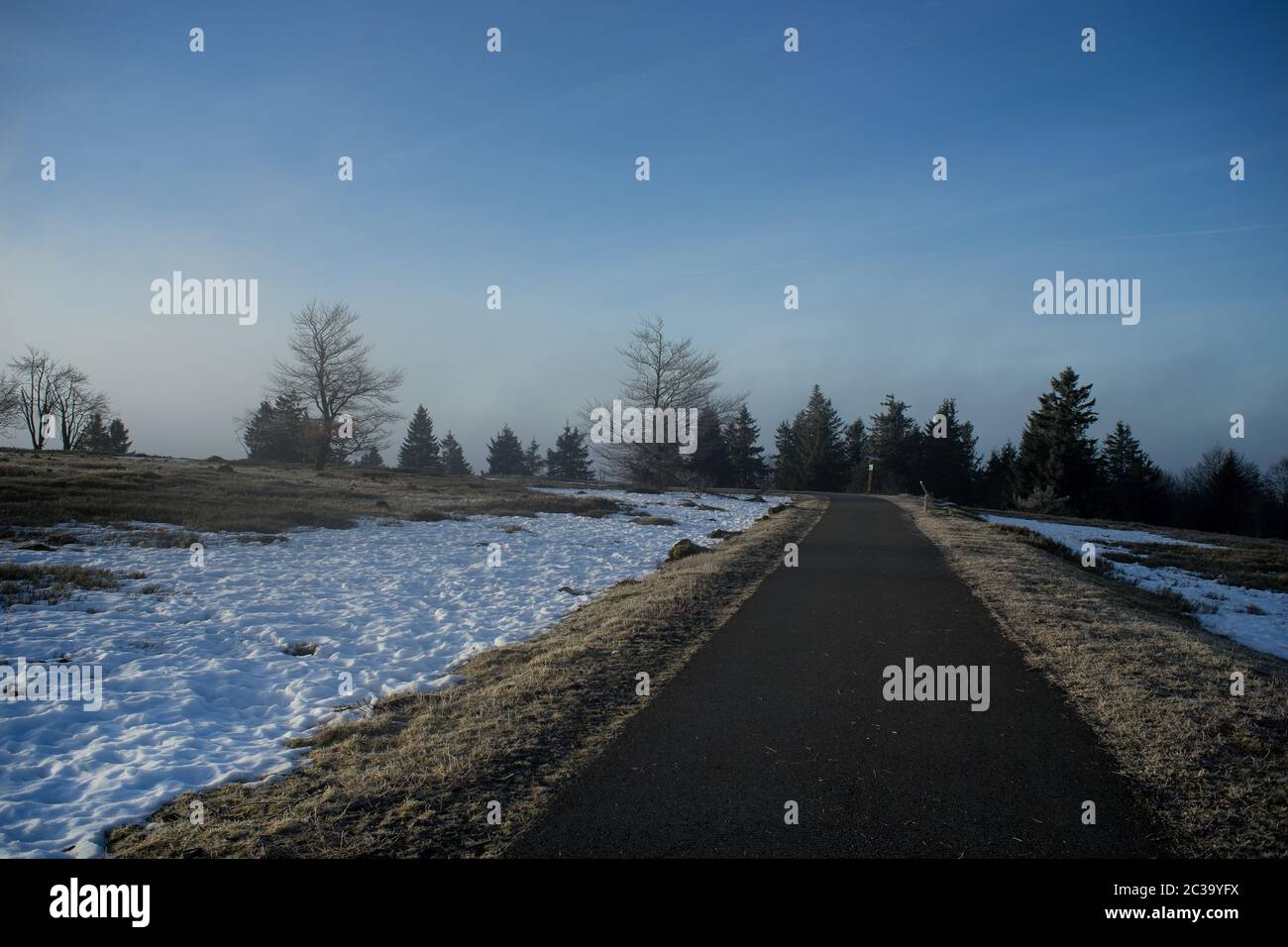 Blick vom deutschen Kahler Asten im Winter in das Rothaargebirge Stockfoto