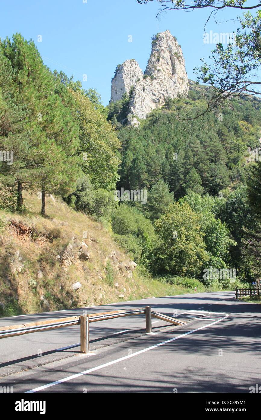 Pi de les Tres Branques und Pre-Pyrenees Stockfoto