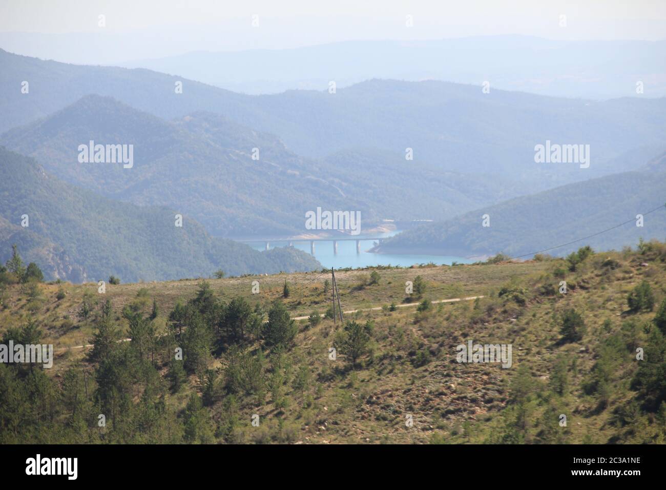 Pi de les Tres Branques und Pre-Pyrenees Stockfoto