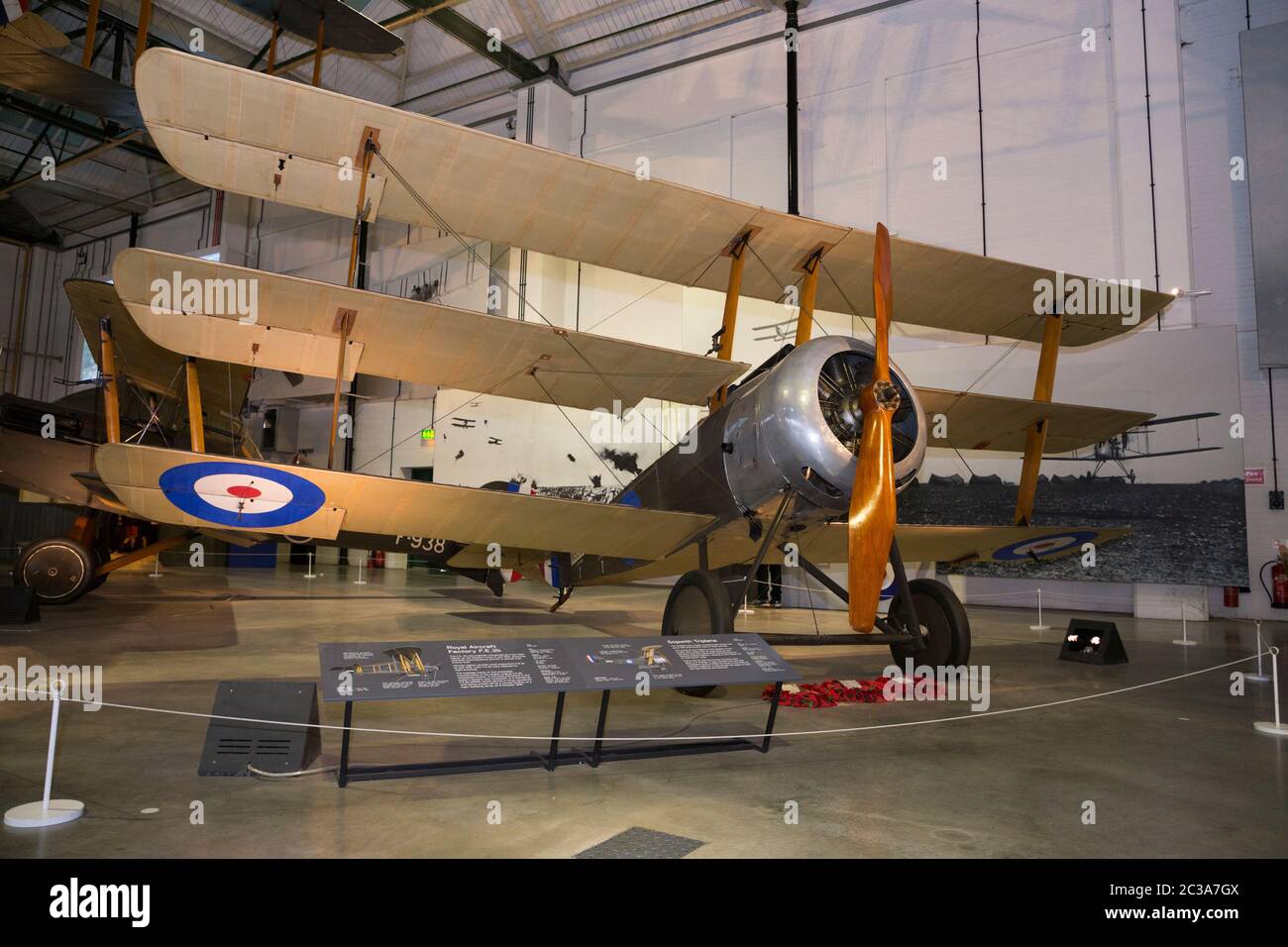 Sopwith Triplane; Scout-Flugzeug aus dem 1. Weltkrieg. Hangar 2 / H2 der erste Weltkrieg in der Luft, RAF Royal Air Force Museum, Hendon London UK (117) Stockfoto