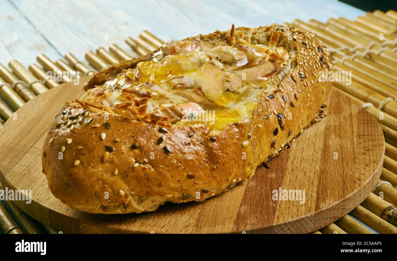Geräucherte Lachs-Ei-Boote Stockfoto