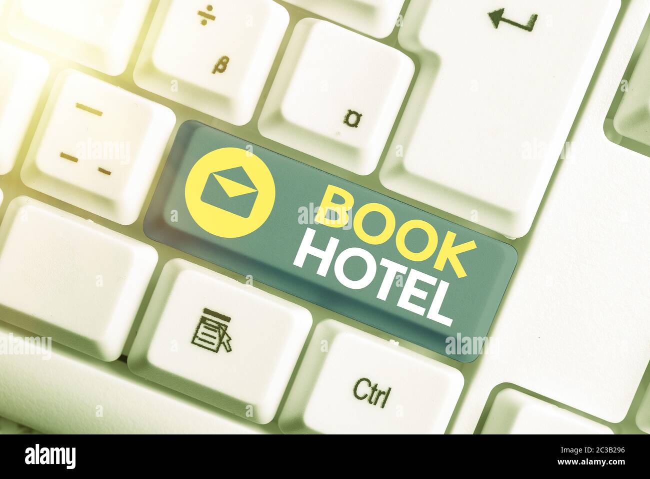 Textschild mit der Anzeige „Hotel buchen“. Business Foto Text Reservierung einer Unterkunft auf einer kurzfristigen Basis im Voraus bezahlt Stockfoto