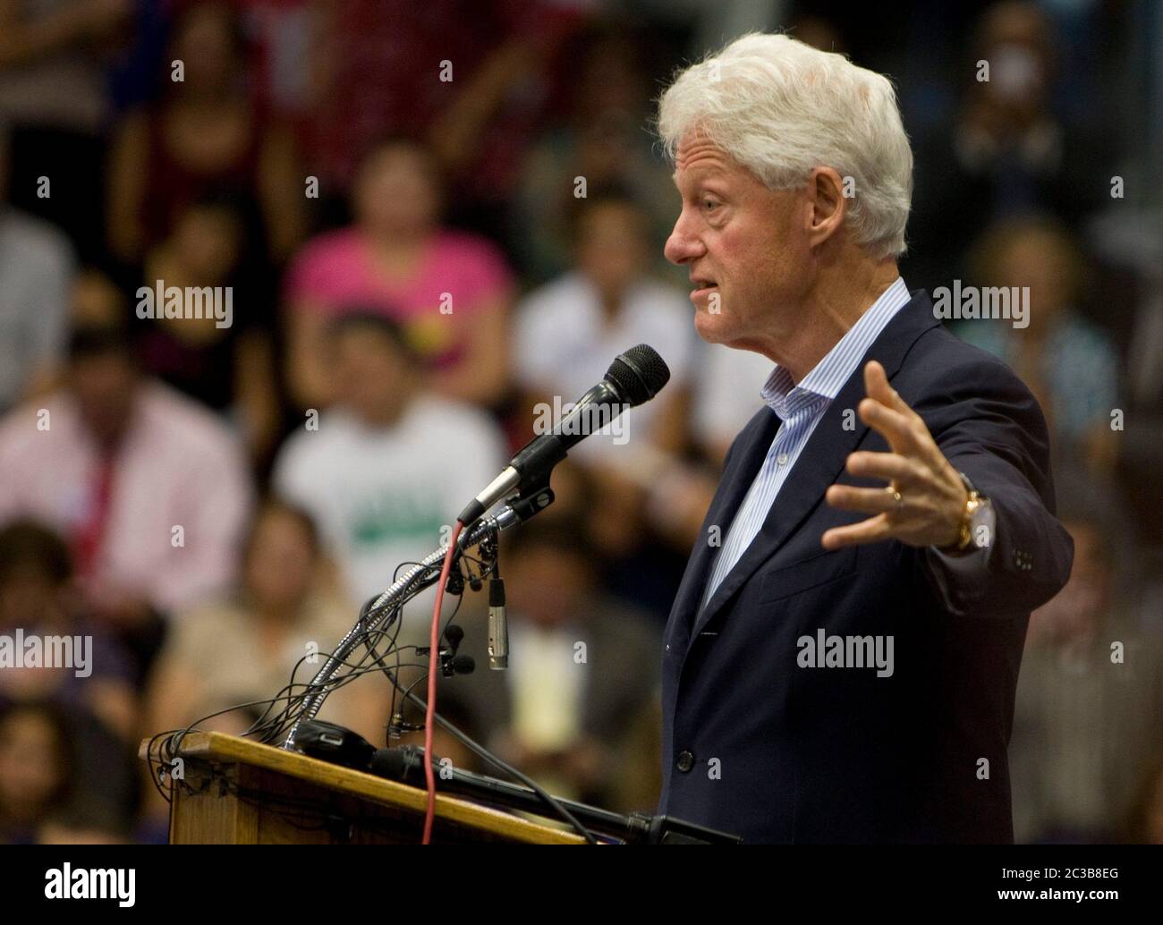 San Antonio, Texas, USA, Oktober 25 2012: Der ehemalige Präsident Bill Clinton spricht auf einer demokratischen Kundgebung, bei der er die Teilnehmer ermutigte, die Menschenmassen an den Wahllokalen am Wahltag zu vermeiden, indem er während der frühen Wahlperiode in Texas ihre Stimmzettel abgab. ©MKC / Daemmrich Photos Stockfoto