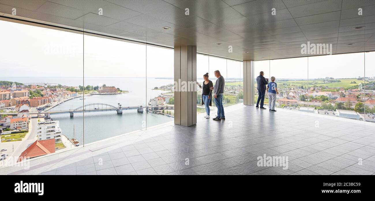 Blick von verglaster Aussichtsplattform nach Süden. Hotel Alsik, Sønderborg, Dänemark. Architekt: Henning Larsen, 2019. Stockfoto