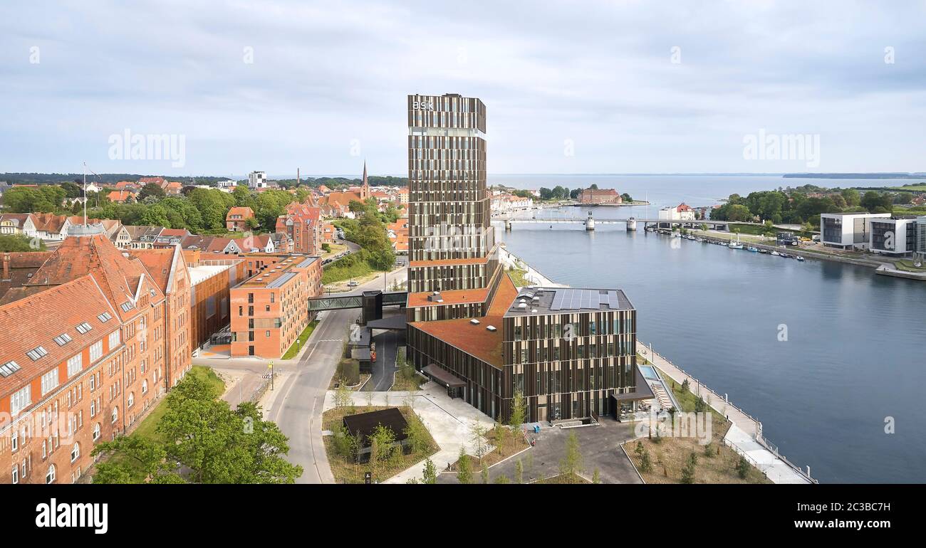 Luftaufnahme mit Alsik, Alssund und Flensborgfjord. Hotel Alsik, Sønderborg, Dänemark. Architekt: Henning Larsen, 2019. Stockfoto
