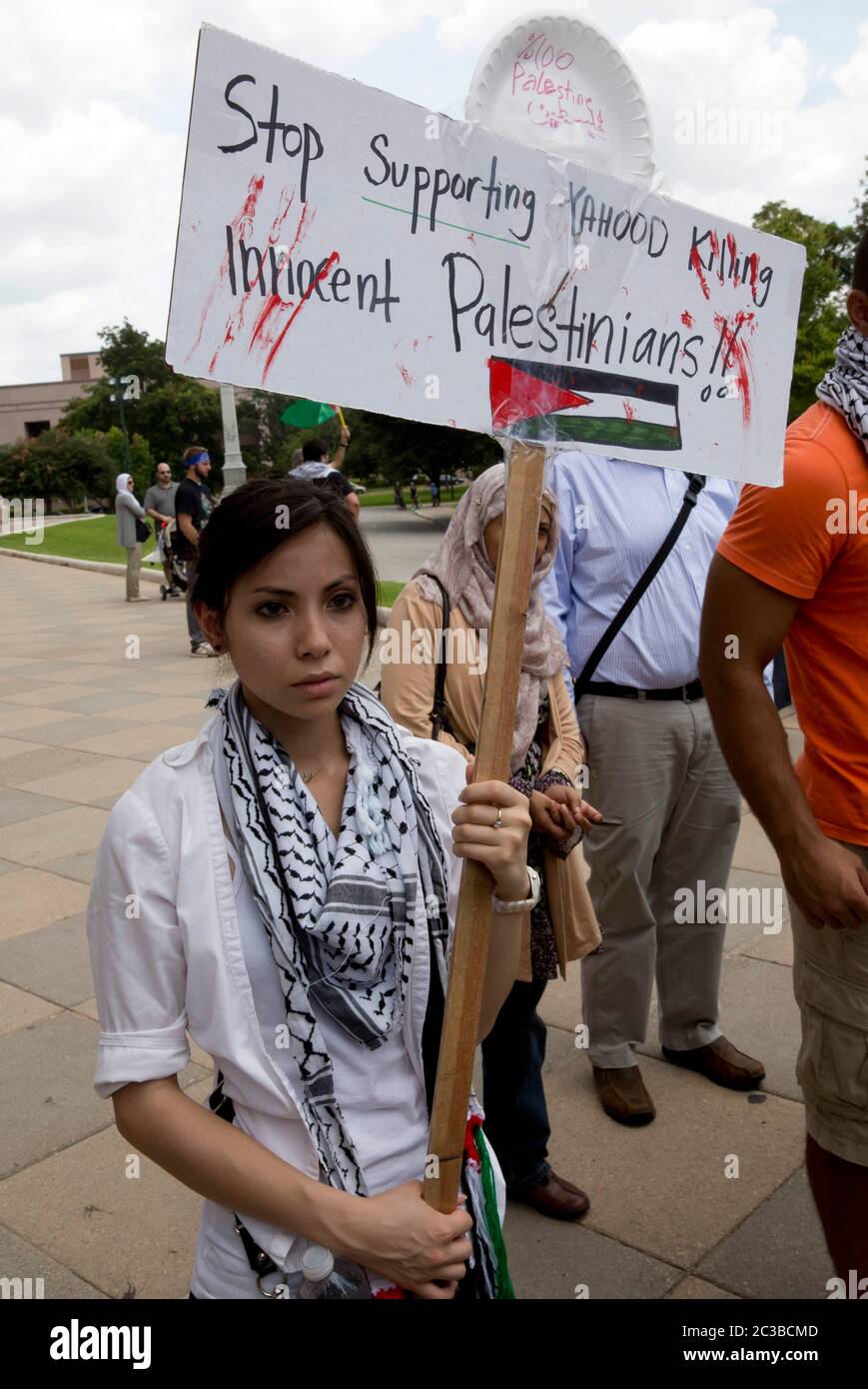 Protest against US funding of Israel - Austin Texas USA, 2. August 2014: Aktivisten nehmen an einer Kundgebung im Texas Capitol Teil und protestieren gegen Israels Belagerung des Gazastreifens und die Unterstützung und Finanzierung Israels durch die USA. ©Marjorie Kamys Cotera/Daemmrich Photography Stockfoto