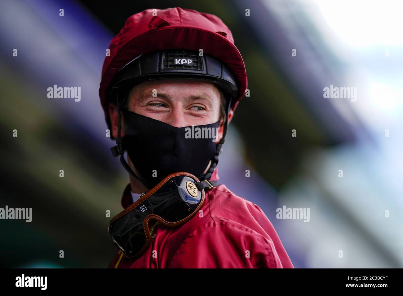 Ein lächelnder Oisin Murphy, nachdem er mit dem Lir Jet die Norfolk Stakes am vierten Tag des Royal Ascot auf der Pferderennbahn Ascot gewonnen hat. Stockfoto