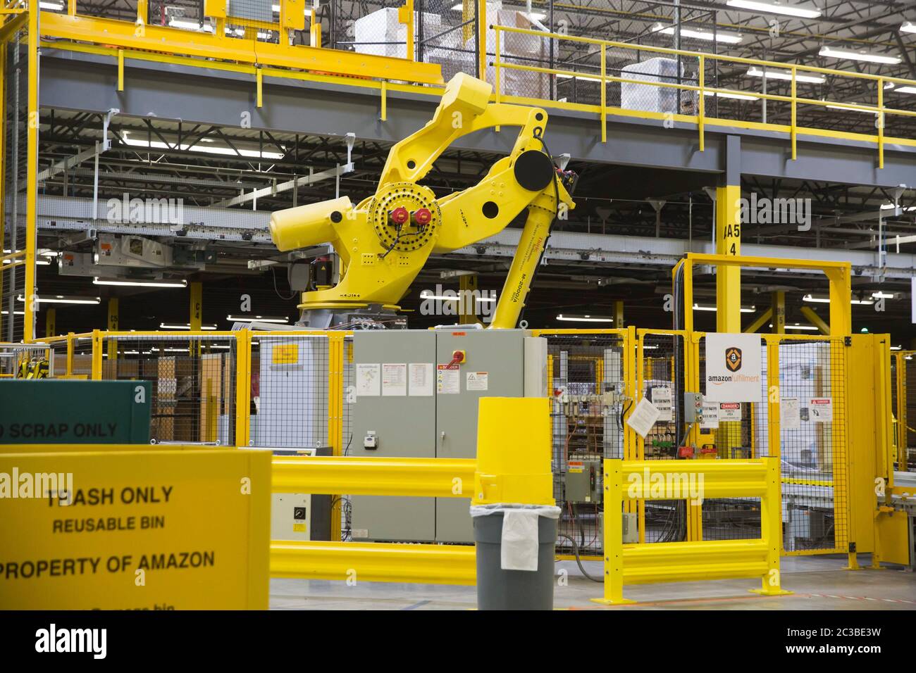 Amazon Fulfillment Center - Robo-Stow, der 6-Tonnen-Roboterarm im 1.25  Millionen Quadratmeter großen Amazon Versandzentrum