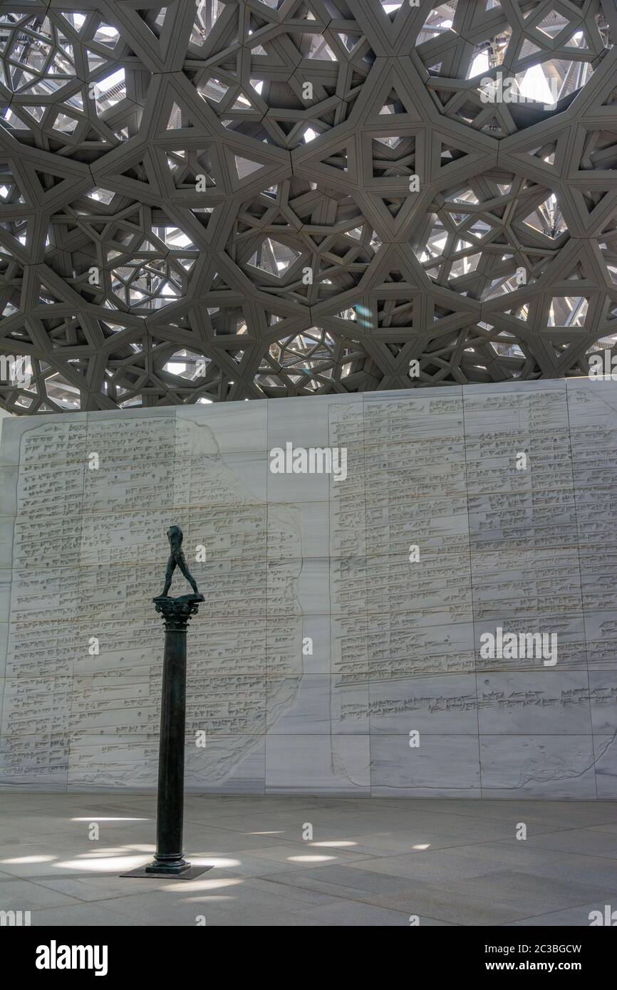 Abu Dhabi, Vereinigte Arabische Emirate, 23. Januar 2020: Dach des Louvre Abu Dhabi, ein neues Wahrzeichen von Abu Dhabi Stockfoto