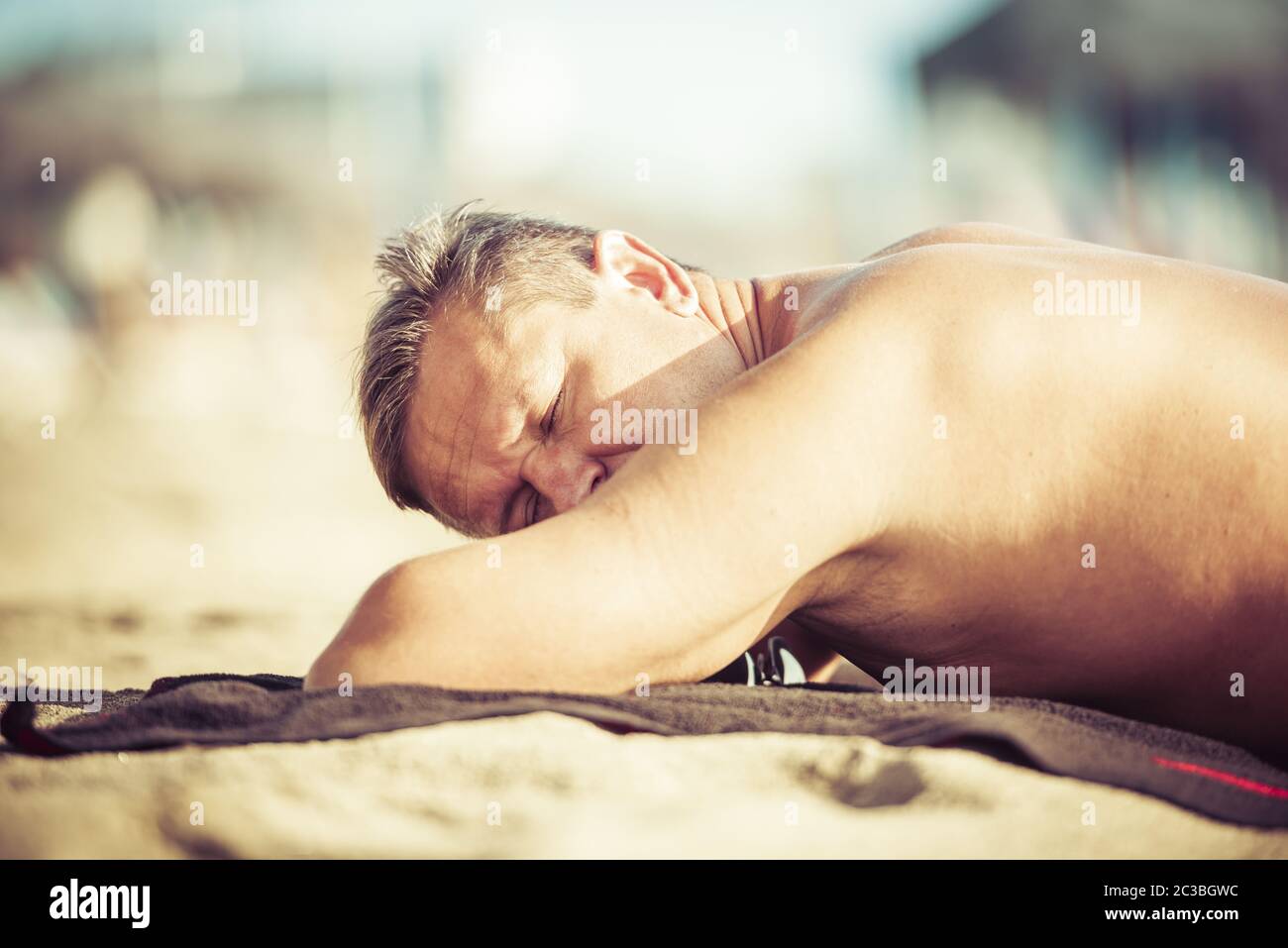 Mann am Strand Stockfoto