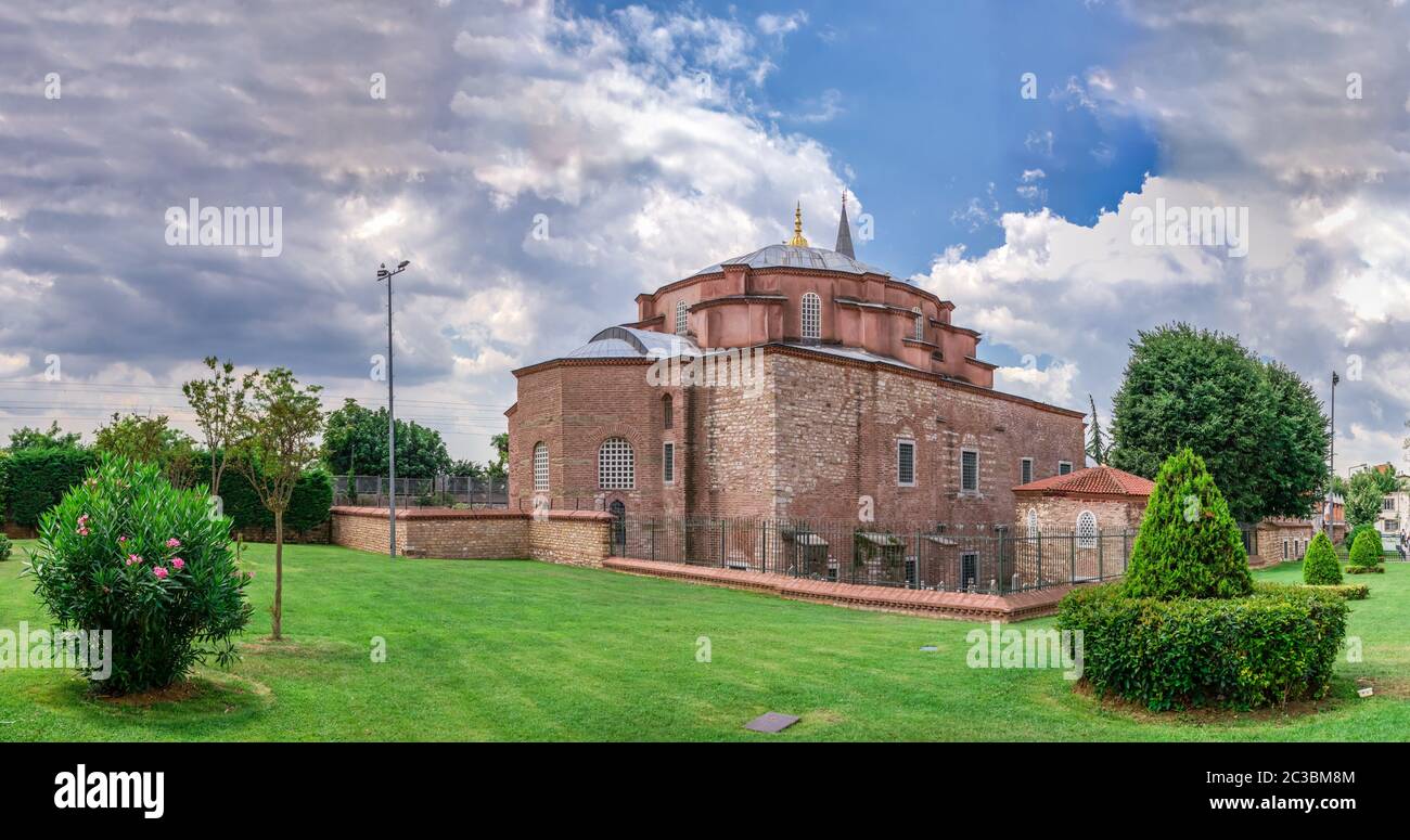 Istanbul, Türkei - 07.12.2019. Kirche der Heiligen Sergius und Bacchus oder Abu Serga an einem bewölkten Sommertag Stockfoto