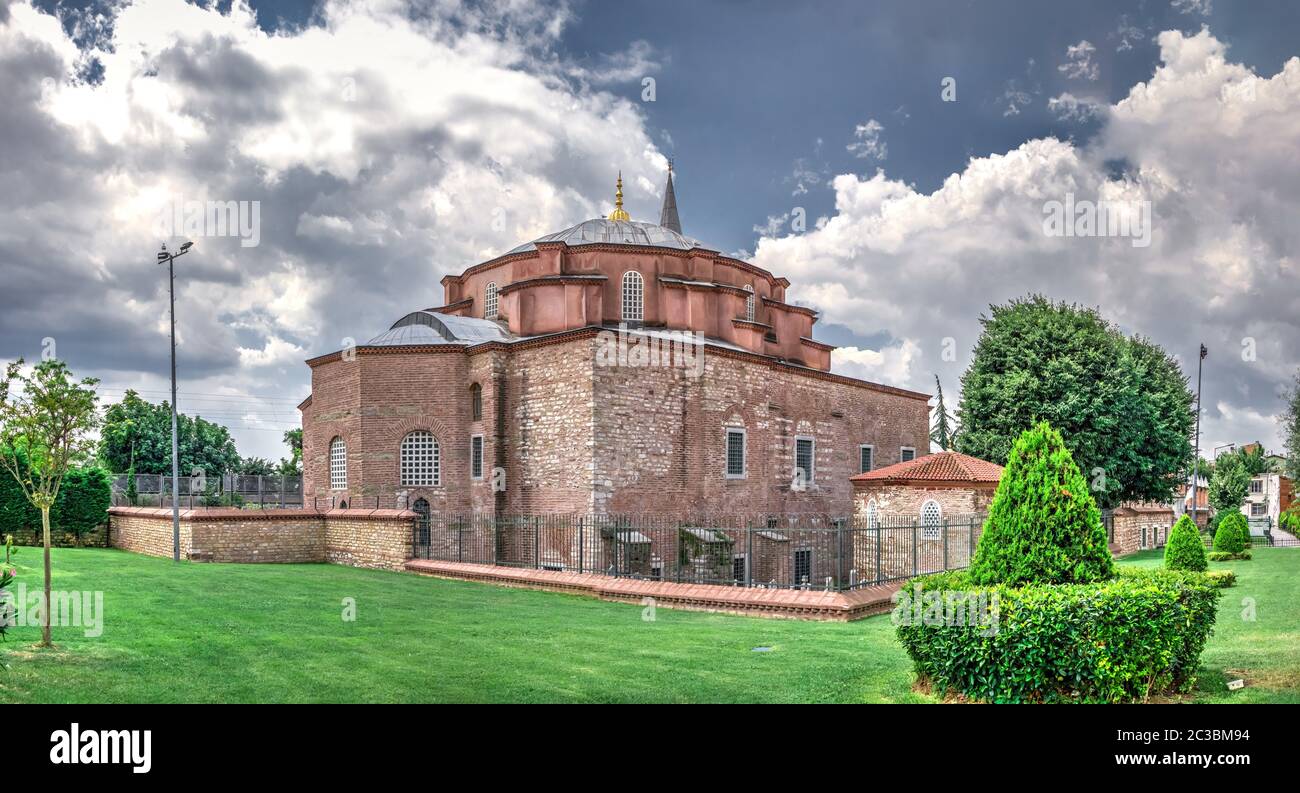 Istanbul, Türkei - 07.12.2019. Kirche der Heiligen Sergius und Bacchus oder Abu Serga an einem bewölkten Sommertag Stockfoto