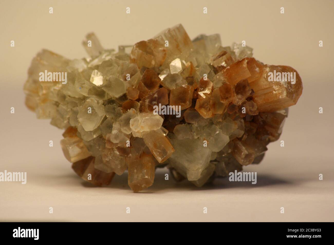 Mineralstein Aus Kristalltrohne Stockfoto