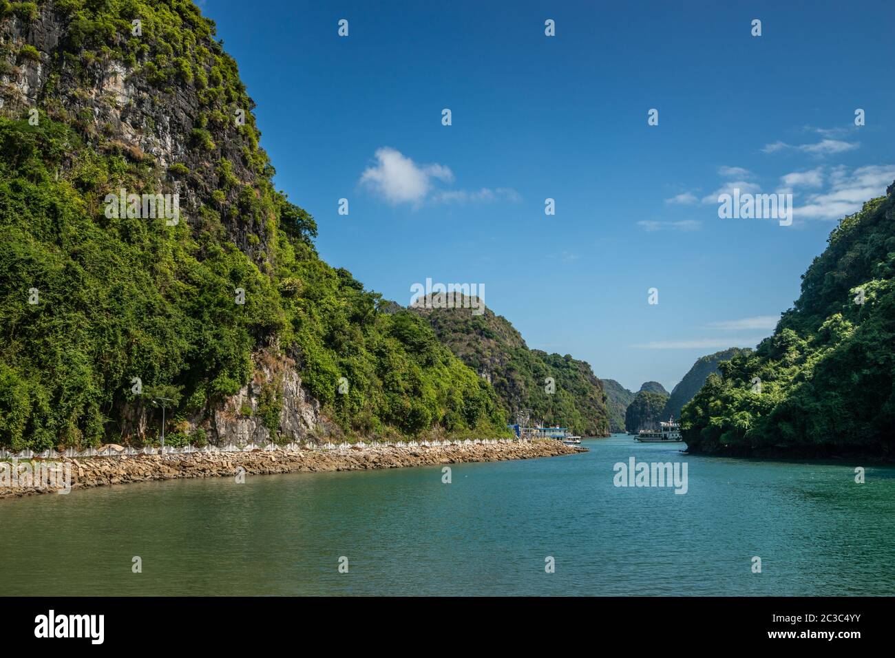 Bucht auf Cat Ba Island Halong Bay Vietnam Stockfoto