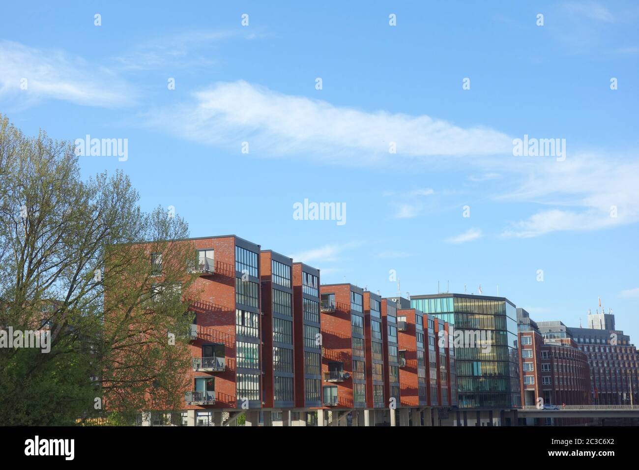 Modernes Wohnen auf der Alsterfleet in Hamburg Stockfoto