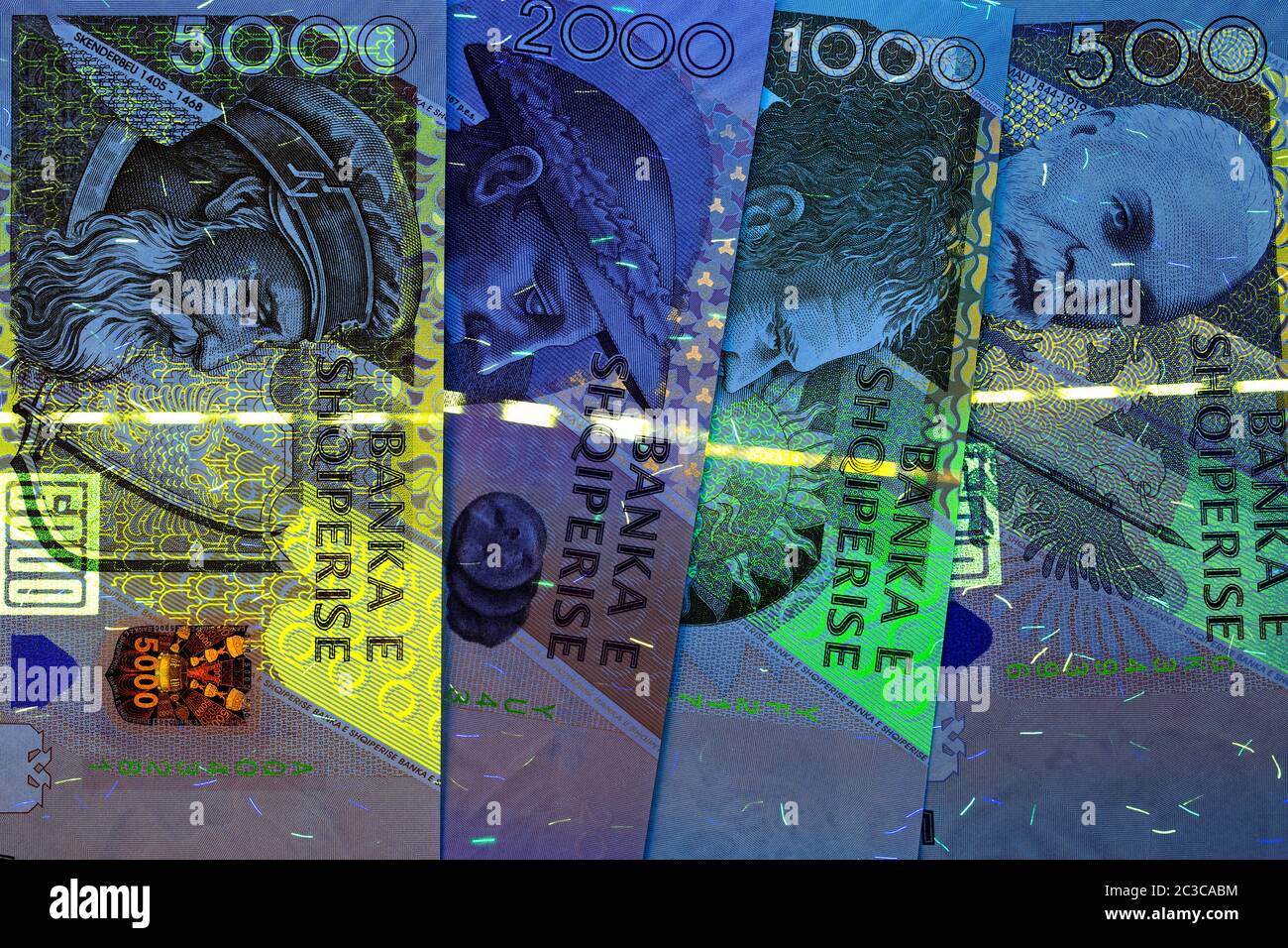 Albanisches Geld in UV-Strahlen Stockfoto