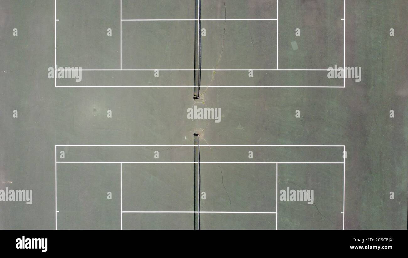 AußenTennis Courts Aerial - halb in halb Stockfoto