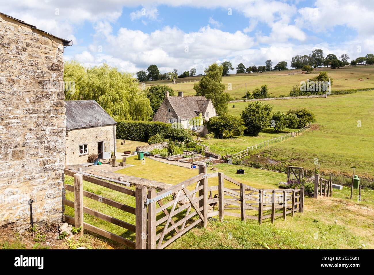 Das Cotswold Dorf von Middle Duntisbourne, Gloucestershire Großbritannien Stockfoto