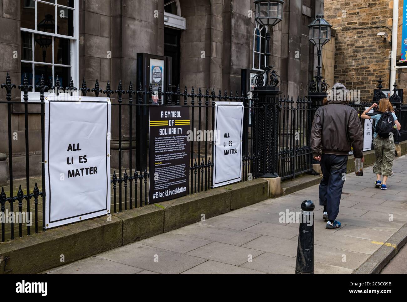 Edinburgh, Schottland, Großbritannien, 19. Juni 2020. Black Lives Matter Mural Trail: An Kunstorten entwickelt sich eine neue Spur von Kunstwerken, um die BLM-Kampagne zu unterstützen. Im Bild: Die Queen's Hall Konzerttheater Kunstwerk von Rudy Kanhye Stockfoto