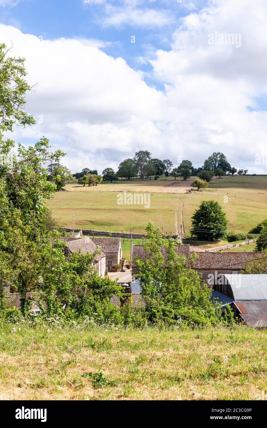 Das Cotswold Dorf von Middle Duntisbourne, Gloucestershire Großbritannien Stockfoto