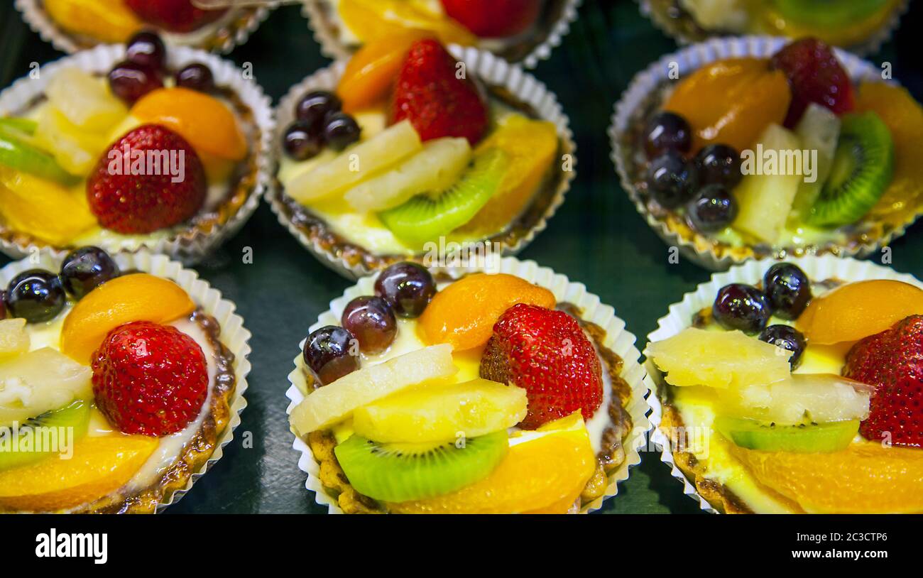 Beeren und Früchte auf einem öffentlichen Markt in Vancouver, Kanada Stockfoto
