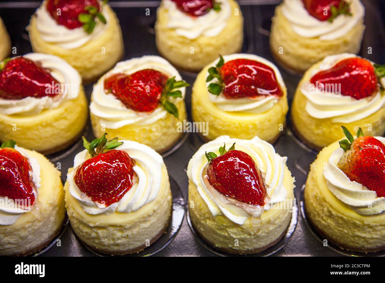 Beeren und Früchte auf einem öffentlichen Markt in Vancouver, Kanada Stockfoto