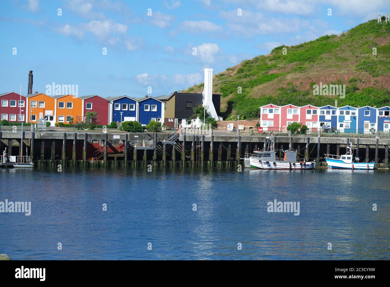 Helgoland, Hafen und bunte Holzhäuser Stockfoto