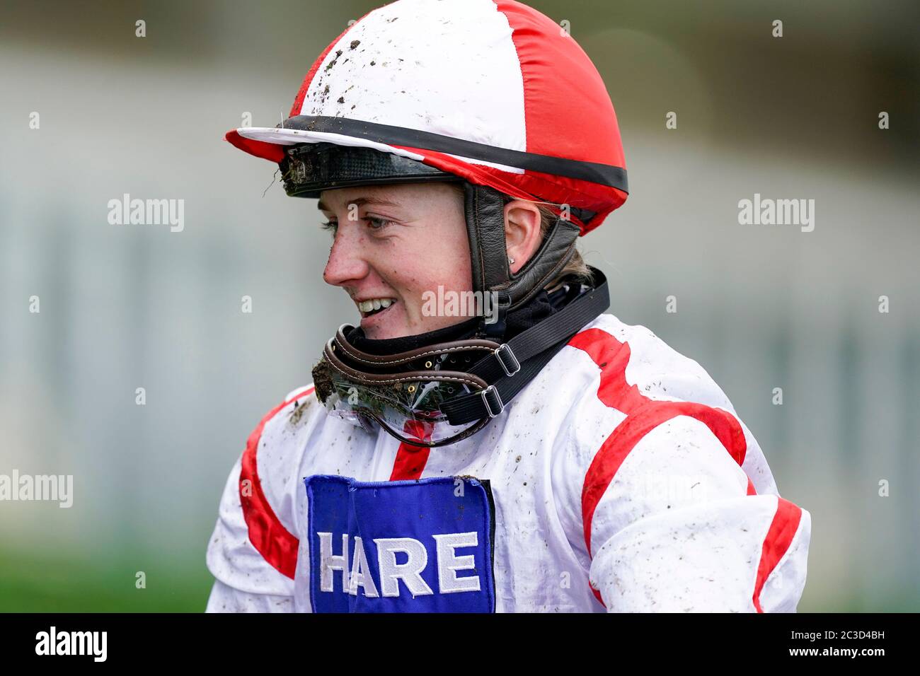 Hollie Doyle nach dem Reiten Scarlet Dragon, um den Duke of Edinburgh Stakes während des vierten Tages von Royal Ascot auf Ascot Racecourse zu gewinnen. Stockfoto