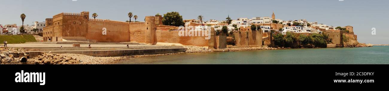 Impressionen von Chefchaouen und Marrakesch in Marokko. Stockfoto